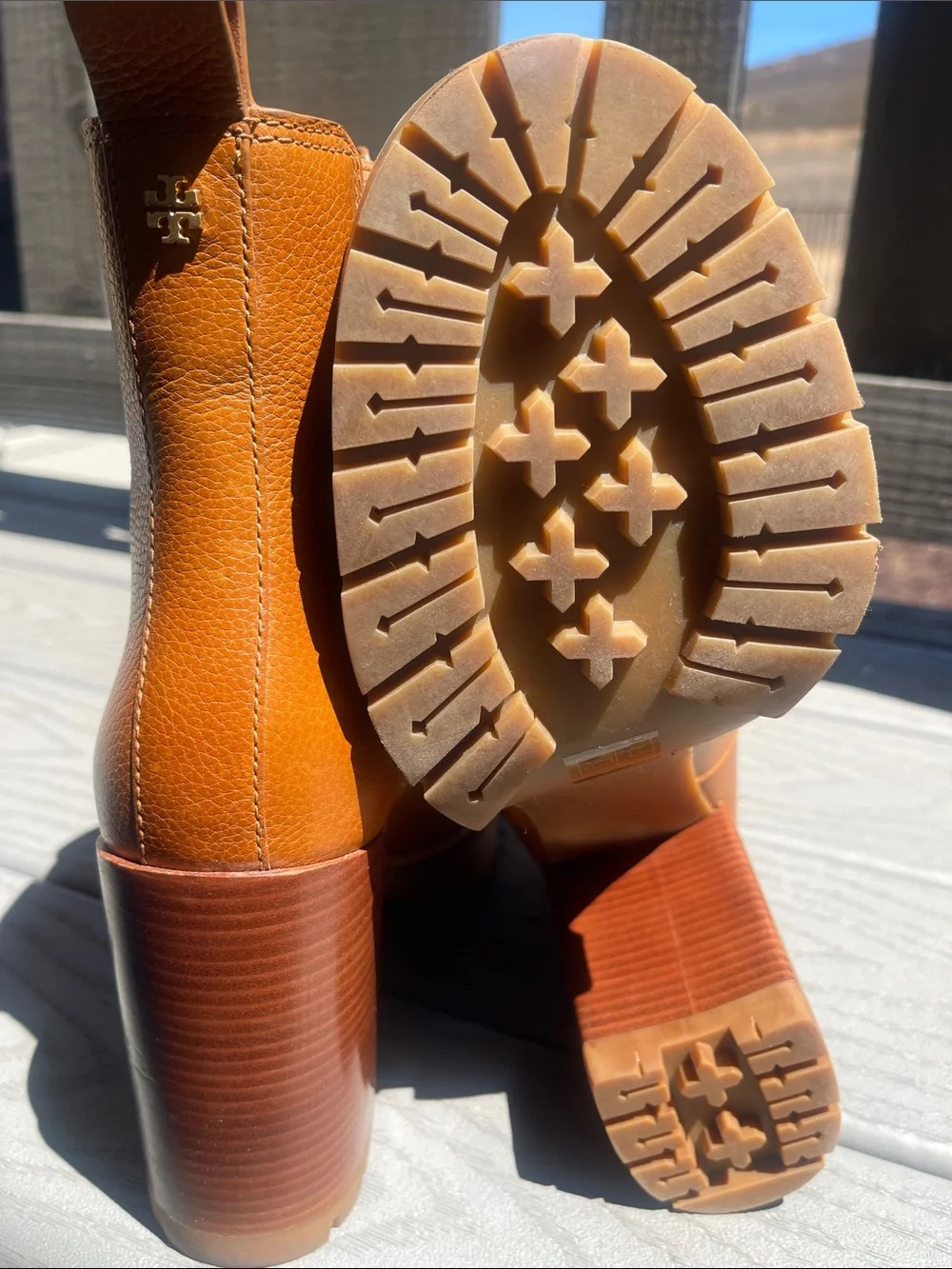 Tory Burch Tan Leather lug sole  Boots - Classic Pull-On Style. Size 10